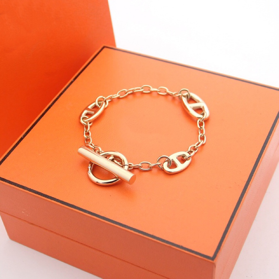 European and American classic H pig nose bracelet 18K female mix and match stacking bracelet couple silver chain
European and American classic H pig nose bracelet 18K female mix and match stacking bracelet couple silver chain