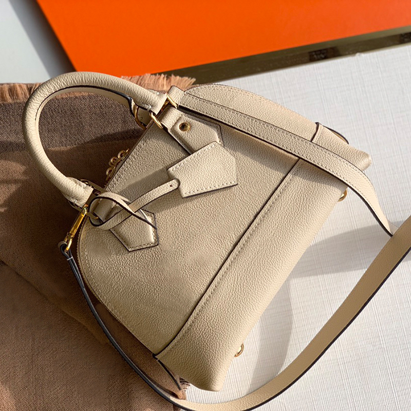 Luxury Handbag Designer Shell bag 25CM Genuine leather Crossbody Bag Delicate knockoff Shoulder bag With Box YL075, M44826
Luxury Handbag Designer Shell bag 25CM Genuine leather Crossbody Bag Delicate knockoff Shoulder bag With Box YL075, M44826