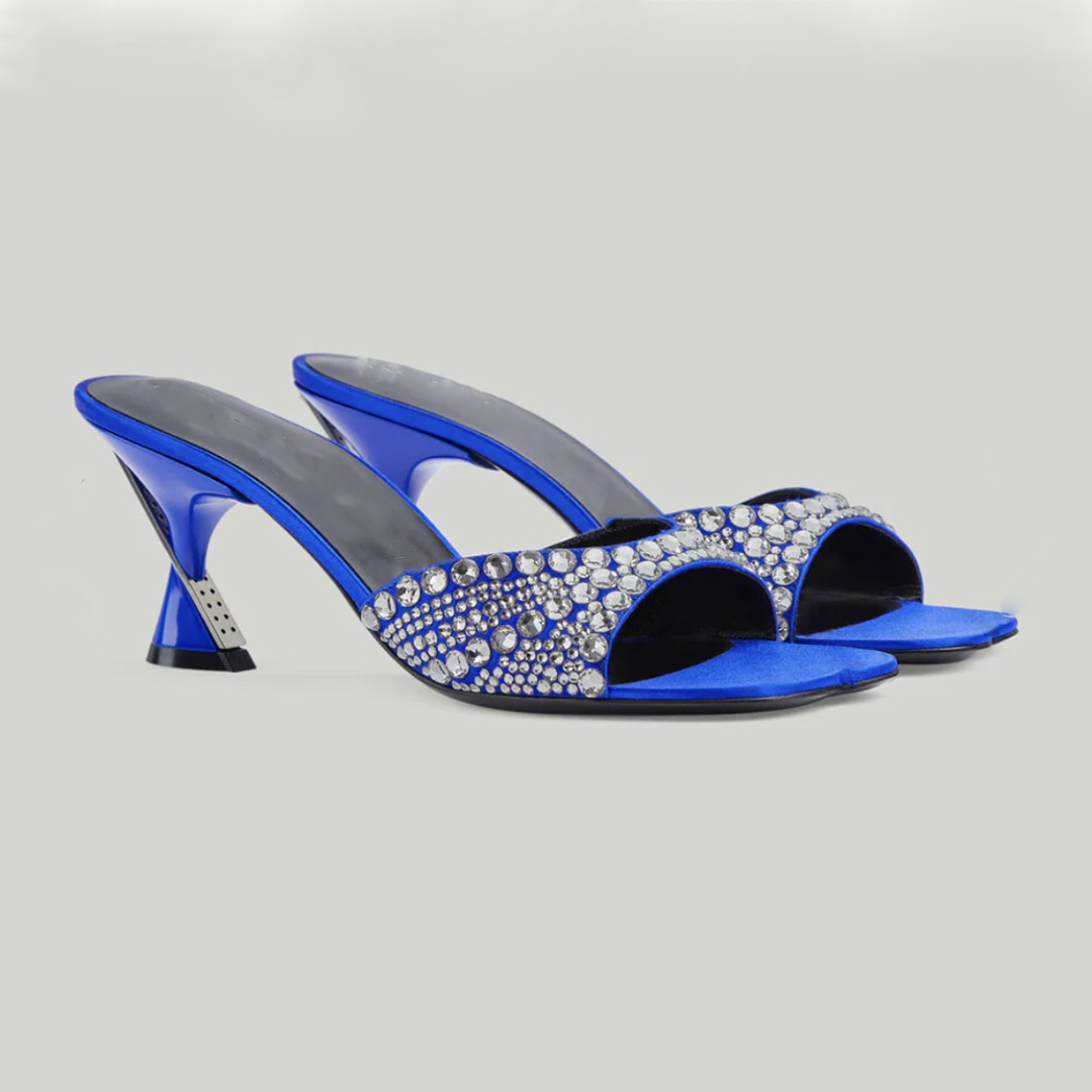 kitten heel Sandals Fashion rhinestone satin slippers Metal trim geometric heel womens shoe 6.5CM high Heeled shoes designer slipper 35-41 with box womens Sandal, Black slippers
kitten heel Sandals Fashion rhinestone satin slippers Metal trim geometric heel womens shoe 6.5CM high Heeled shoes designer slipper 35-41 with box womens Sandal, Black slippers