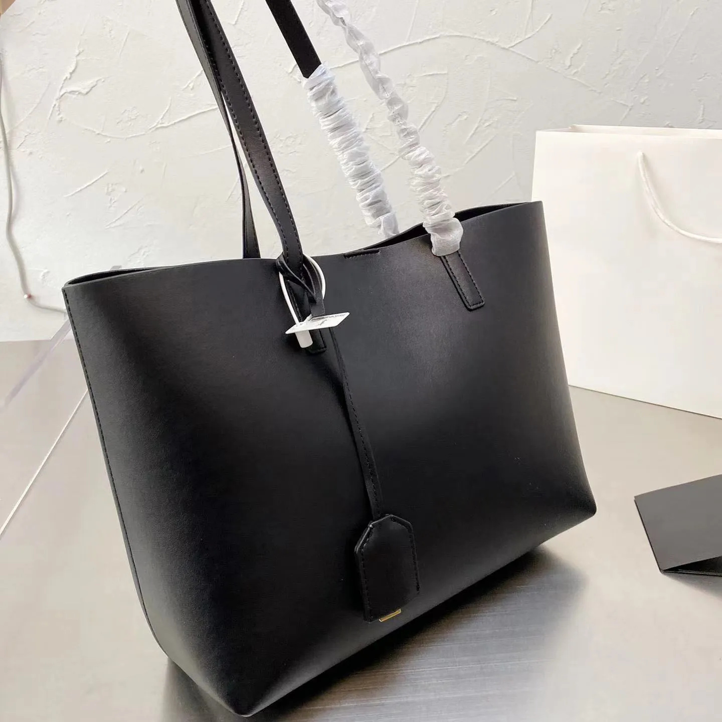 Top quality Black tote Bag Leather waterproof large capacity shopping bags fashion designer shoulder bag women's purse cross body handbag shoppingbag
Top quality Black tote Bag Leather waterproof large capacity shopping bags fashion designer shoulder bag women's purse cross body handbag shoppingbag