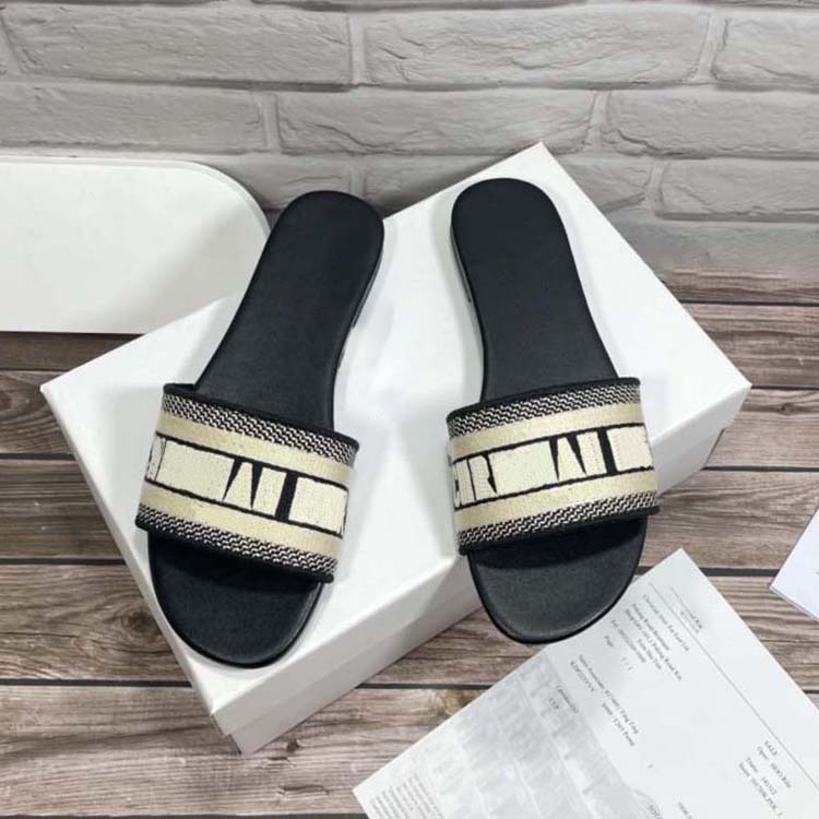 Designer Slippers Flip Flops Women Origin Brand Genuine Leather Flat Beach Shoes 2023 Summer Black Matte Real Cowhide Sandals with Dust Bag
Designer Slippers Flip Flops Women Origin Brand Genuine Leather Flat Beach Shoes 2023 Summer Black Matte Real Cowhide Sandals with Dust Bag
