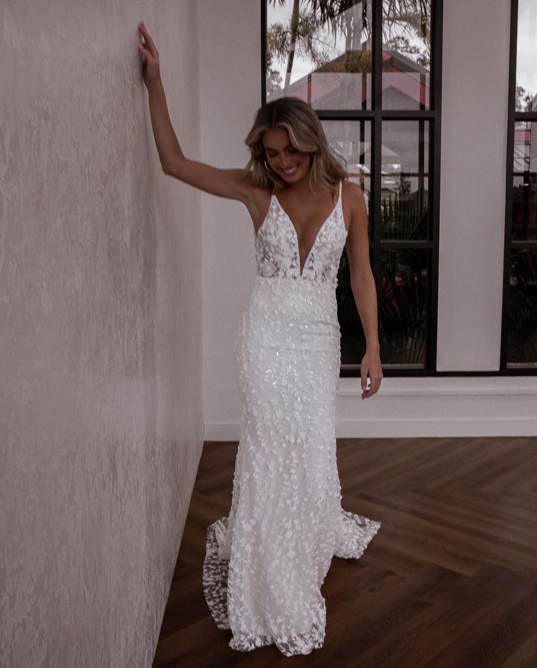 Bohemian Mermaid Wedding Dress 2023 Backless Spaghetti V Neck Lace Appliqued Beach Bridal Gown Robe de mariee for Bride