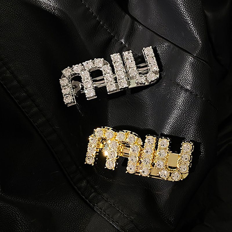 Miu Letter Geometric Diamond Inlaid Ins Style Elegant One Line Edge Clip with Bang Versatile Hair Accessories Hairpin, No box
Miu Letter Geometric Diamond Inlaid Ins Style Elegant One Line Edge Clip with Bang Versatile Hair Accessories Hairpin, No box