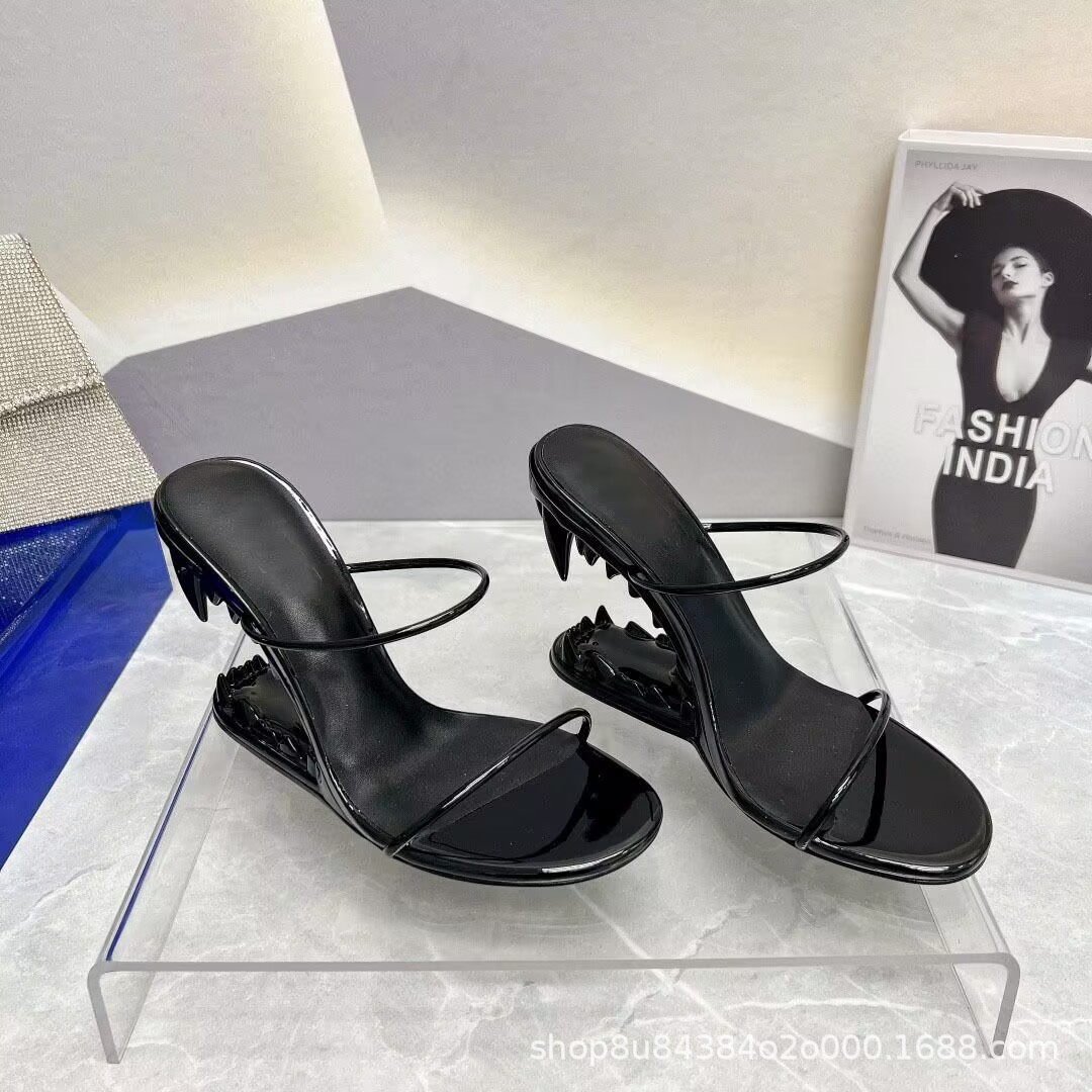 Summer New 2023 Catwalk Metal Teeth High Heel Slippers Female Open-toe Hollowed Out Shaped with Fashion European and American Women's Shoes, Black
Summer New 2023 Catwalk Metal Teeth High Heel Slippers Female Open-toe Hollowed Out Shaped with Fashion European and American Women's Shoes, Black