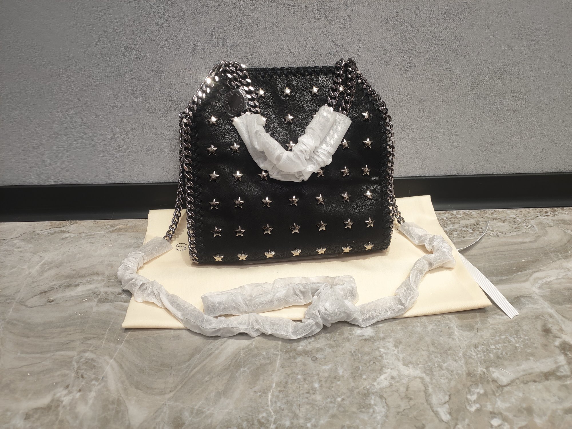 5A New Fashion women Shoulder Bags Stella McCartney PVC high quality leather shopping bag, Grey double sided tasse/silver chain
5A New Fashion women Shoulder Bags Stella McCartney PVC high quality leather shopping bag, Grey double sided tasse/silver chain
