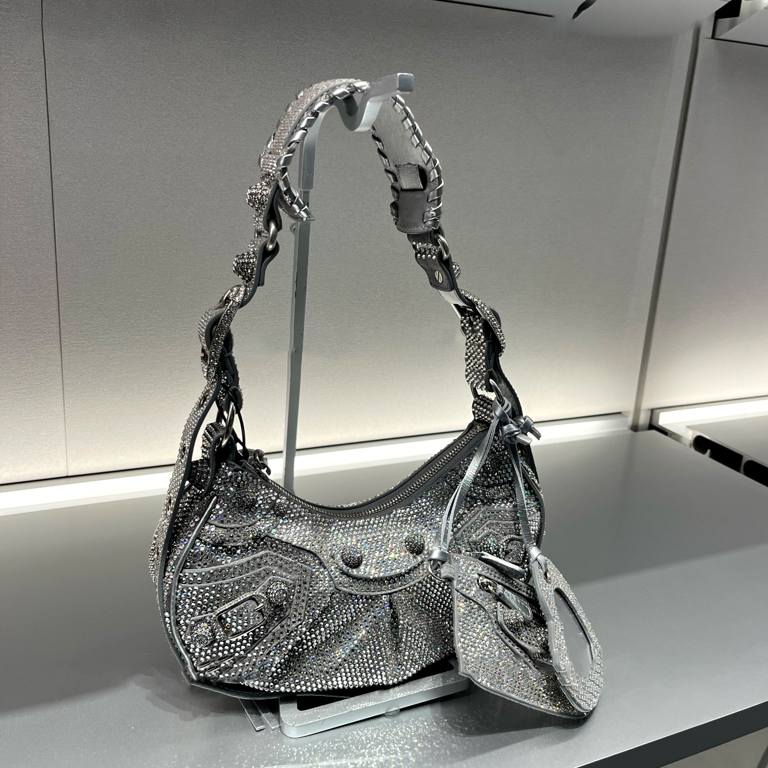 Full drill fashions LE CAGOLE rhinestones shoulder bags crossbody motorcycle half moon pochette Women's mens Luxury Water drill handbags purse totes clutch bag hobo, Silver
Full drill fashions LE CAGOLE rhinestones shoulder bags crossbody motorcycle half moon pochette Women's mens Luxury Water drill handbags purse totes clutch bag hobo, Silver