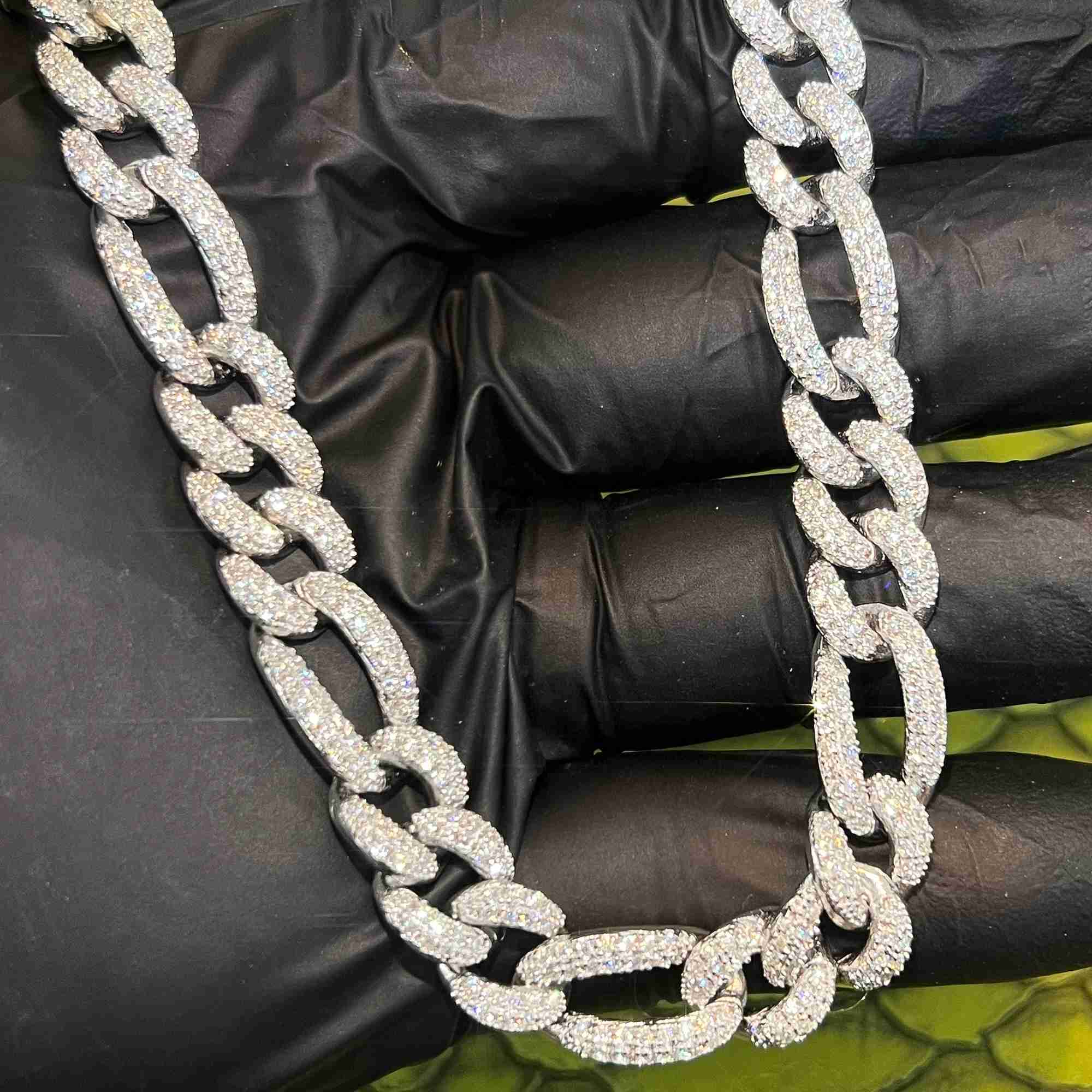 Men Jewelry Iced Out 12mm Cuban Chain Vvs Moissanite Diamond Custom Silver Cuban Link Necklace
Men Jewelry Iced Out 12mm Cuban Chain Vvs Moissanite Diamond Custom Silver Cuban Link Necklace