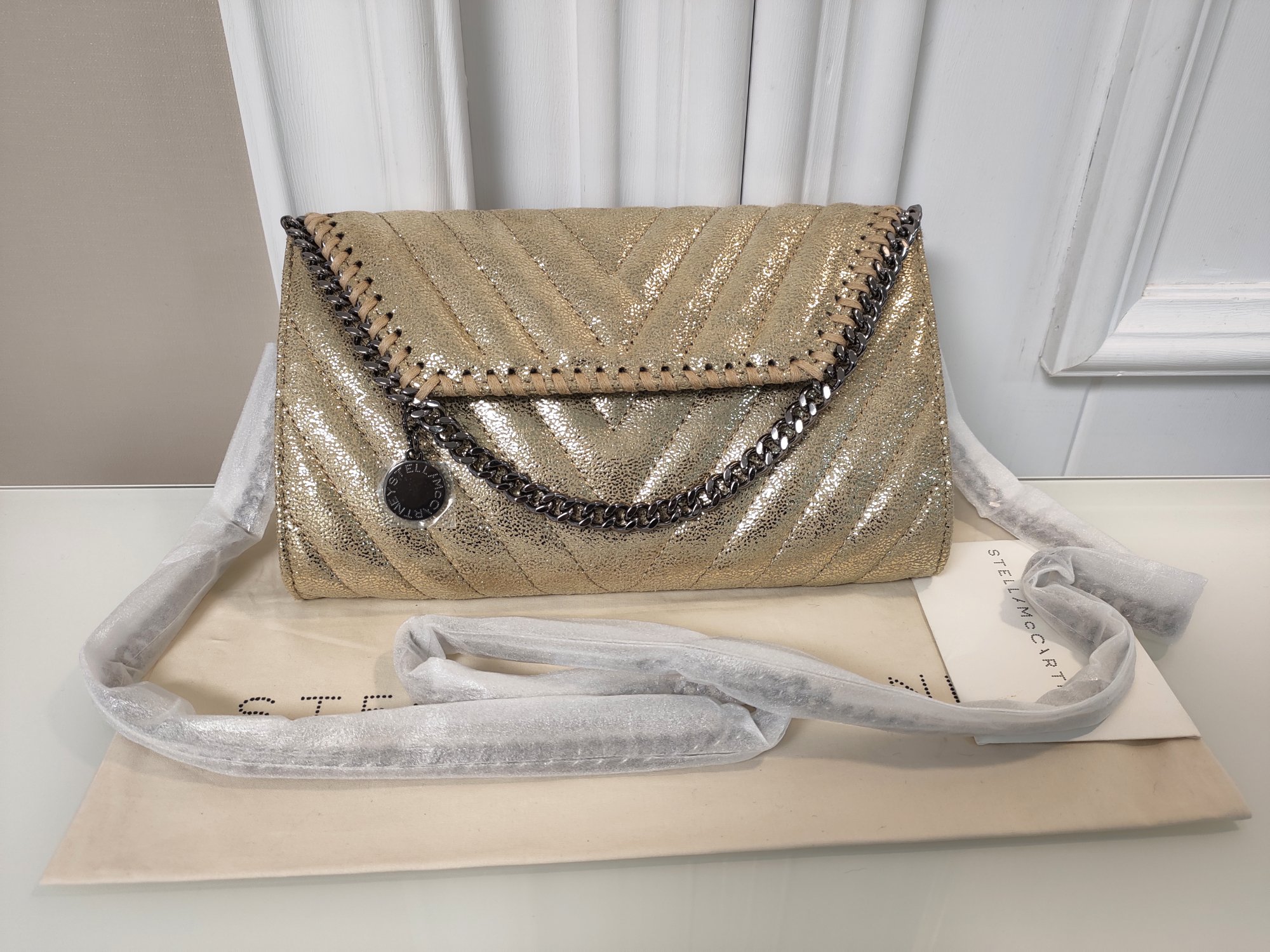5A New Fashion women Shoulder Bags crossbody bag Stella McCartney PVC high quality leather shopping bag, V gold/silver chain
5A New Fashion women Shoulder Bags crossbody bag Stella McCartney PVC high quality leather shopping bag, V gold/silver chain