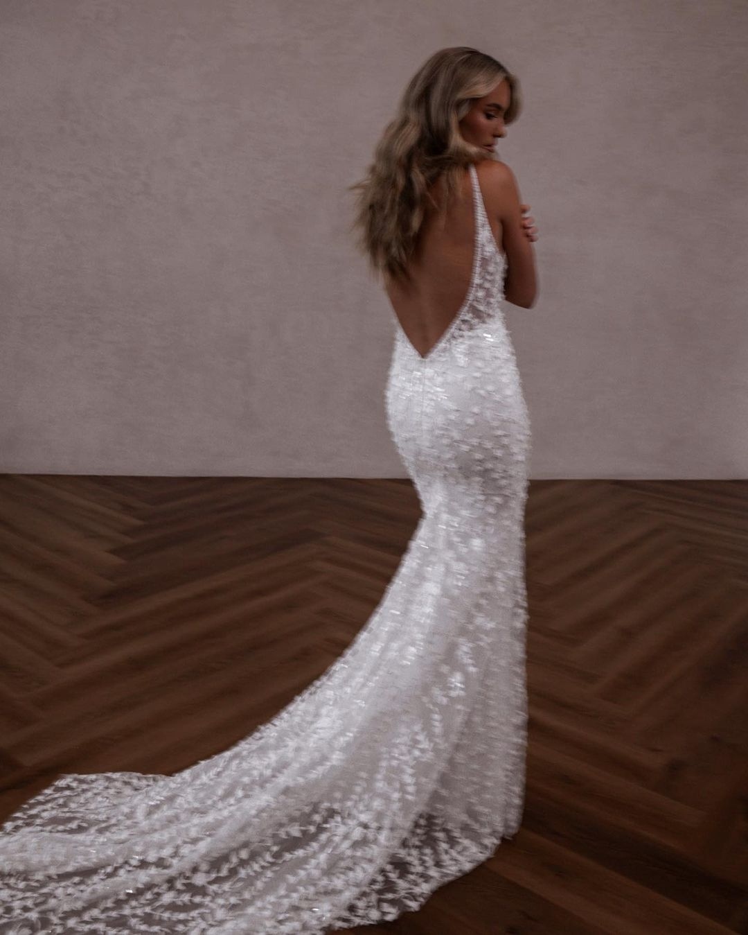 Bohemian Mermaid Wedding Dress 2023 Backless Spaghetti V Neck Lace Appliqued Beach Bridal Gown Robe de mariee for Bride