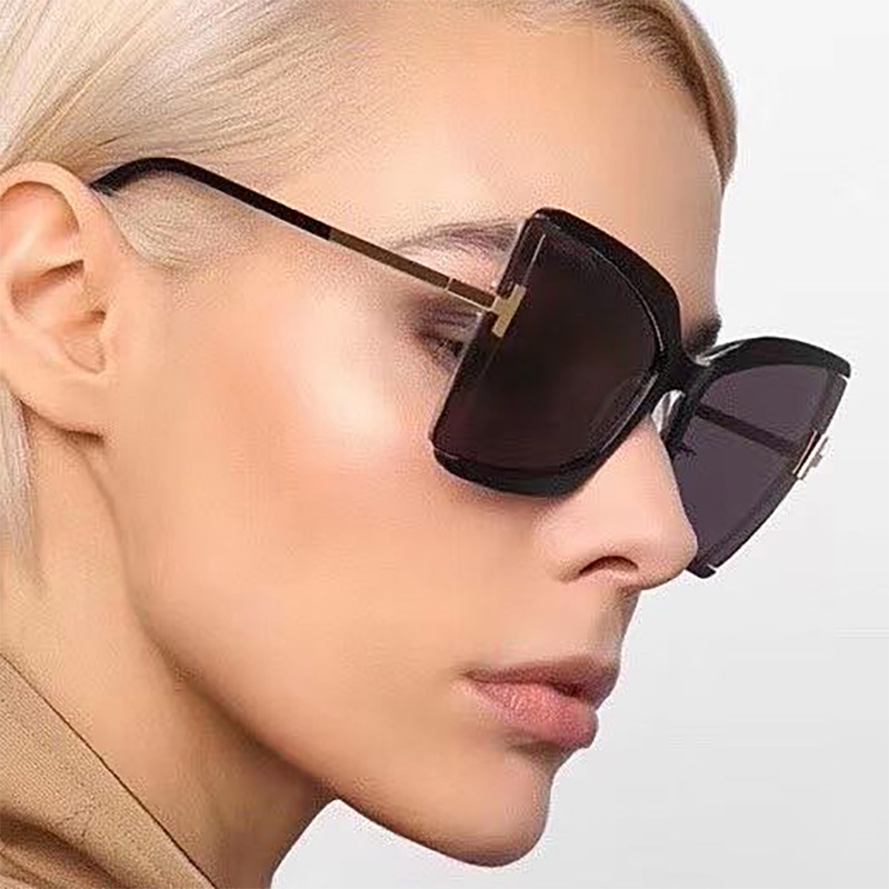 Small design sunglasses big frame women sunglasses 2023 European and American fashion butterfly frame glasses ins style T word sunglasses UV400 sunshade glasses
Small design sunglasses big frame women sunglasses 2023 European and American fashion butterfly frame glasses ins style T word sunglasses UV400 sunshade glasses