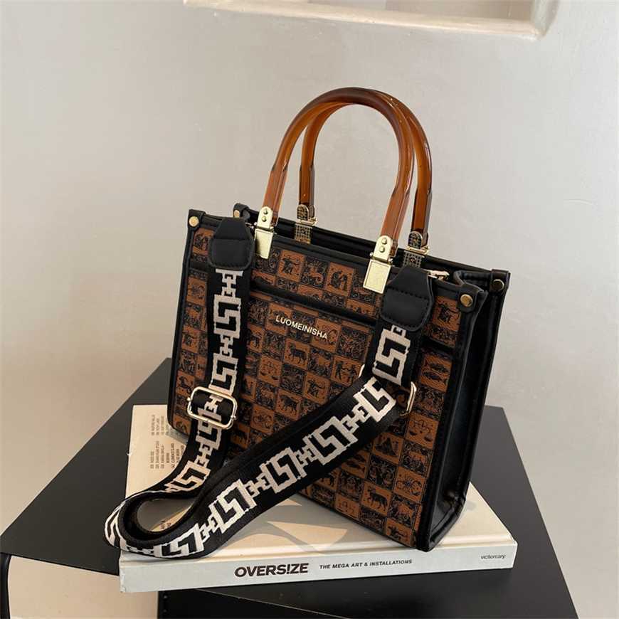 24% OFF 2023 handbag Baobao Women's New Fashion Autumn Handheld Tote Printed Letter Wide Strap Single Shoulder Crossbody Bag, Black6
24% OFF 2023 handbag Baobao Women's New Fashion Autumn Handheld Tote Printed Letter Wide Strap Single Shoulder Crossbody Bag, Black6