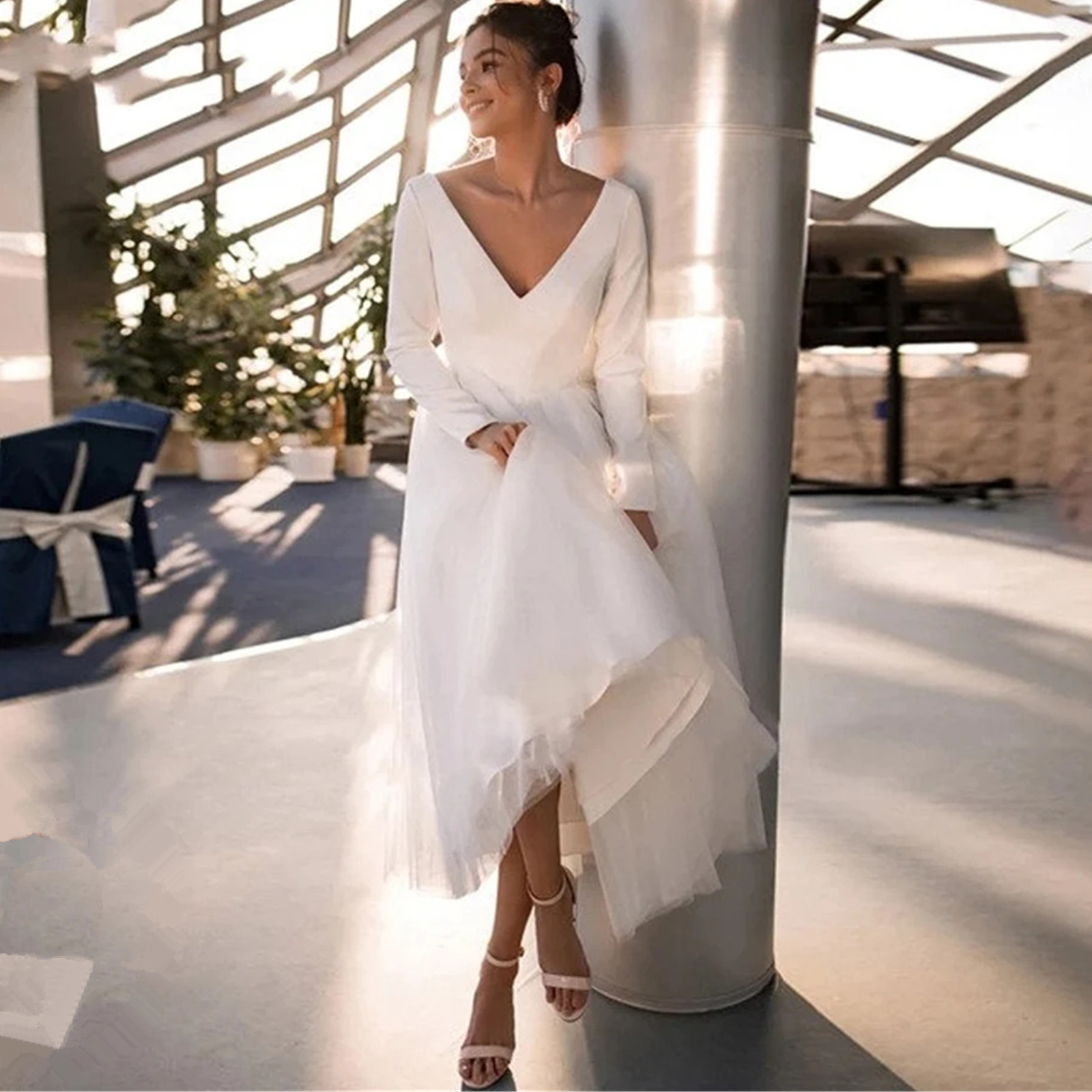 Vintage Long Sleeves Wedding Dresses 2020 V Neck Simple Garden Country Beach Bridal Gowns Plus Size Bride Dress