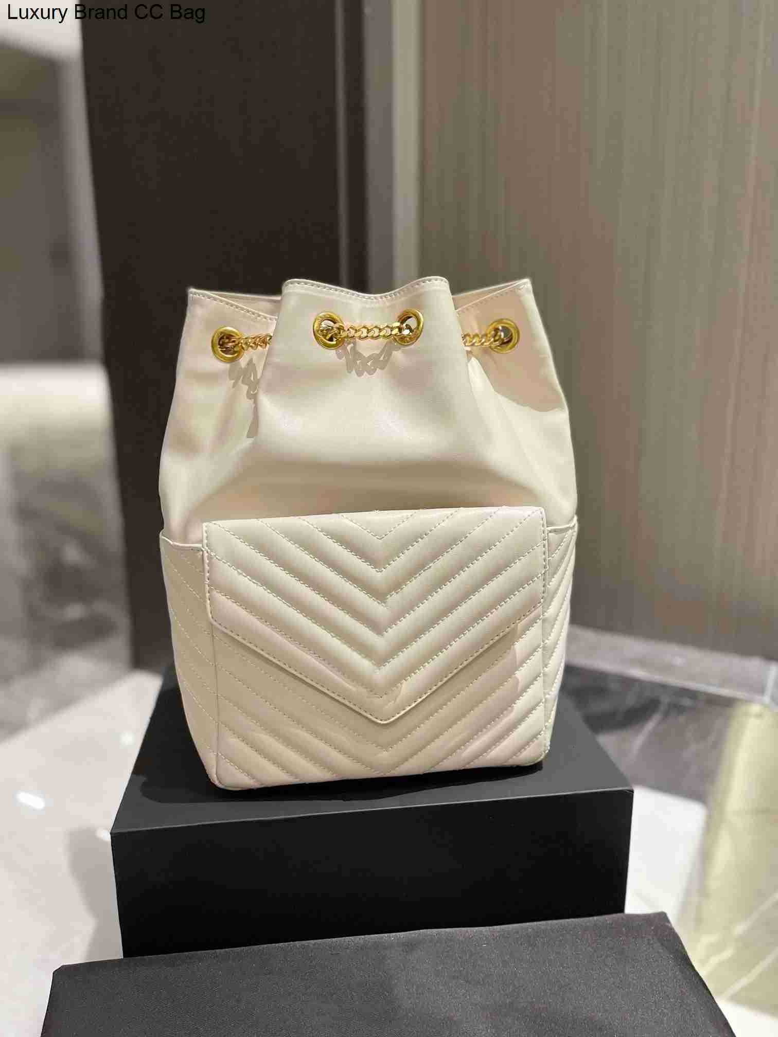 Quality CC Backpack Cross Large Body Hight 2023 Fashion Designer Women Shoulder Bags Chervon handbags genuine leather purse the totes bags school bag Luxury Lad, Black
Quality CC Backpack Cross Large Body Hight 2023 Fashion Designer Women Shoulder Bags Chervon handbags genuine leather purse the totes bags school bag Luxury Lad, Black