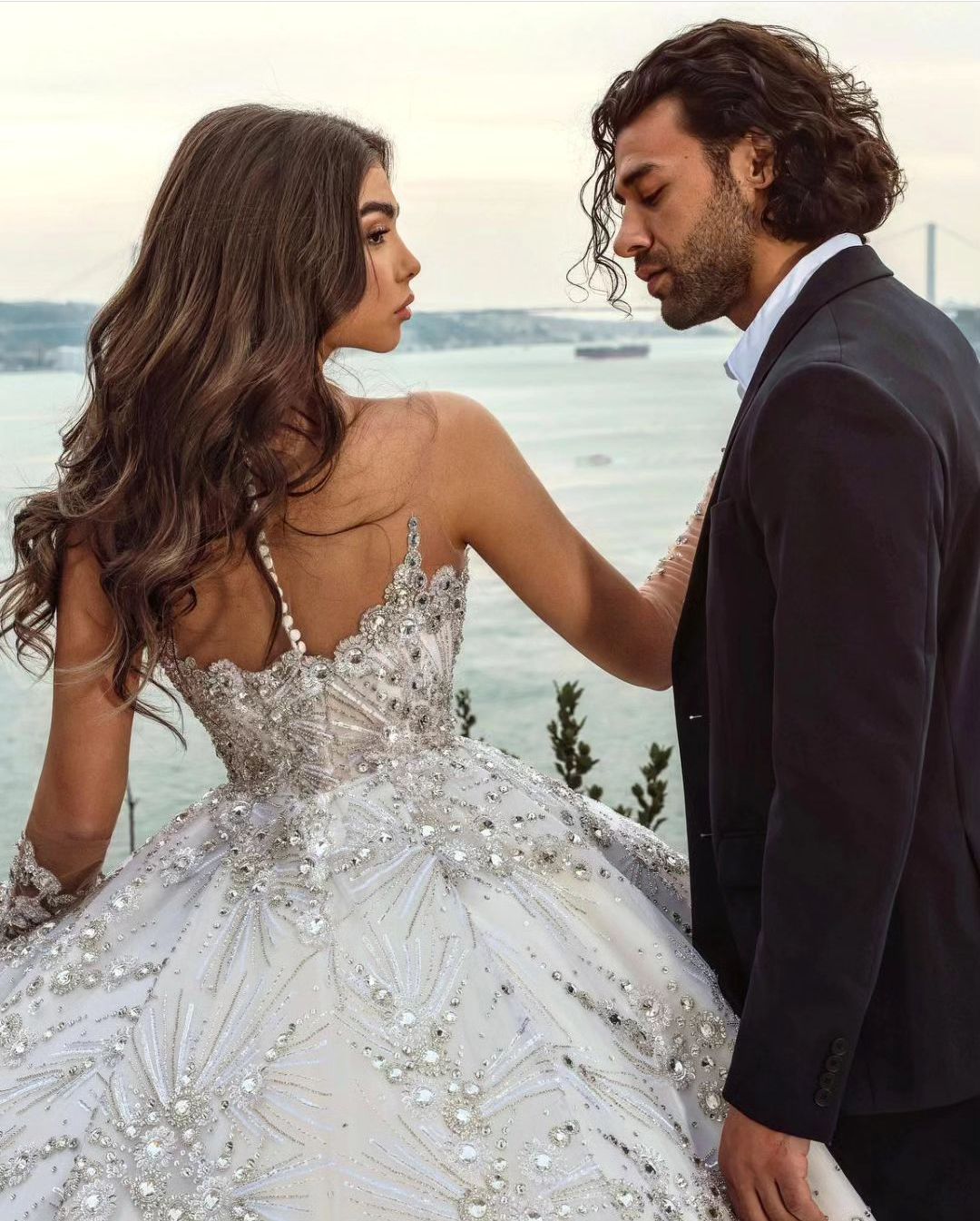 Luxury Ball Gown Wedding Dresses Long Sleeves V Neck Sequins Applique 3D Lace Ruffles Bridal Gowns Beads Diamonds Formal Dress Plus Size Custom Made V