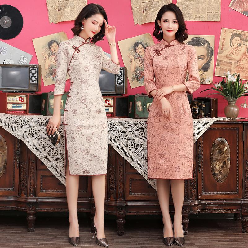 Ethnic Clothing Autunm Winter Women Embroidery Qipao Chinese Traditional Female Long Fork Party Dress Lady Catwalk Novelty Cheongsam
Ethnic Clothing Autunm Winter Women Embroidery Qipao Chinese Traditional Female Long Fork Party Dress Lady Catwalk Novelty Cheongsam