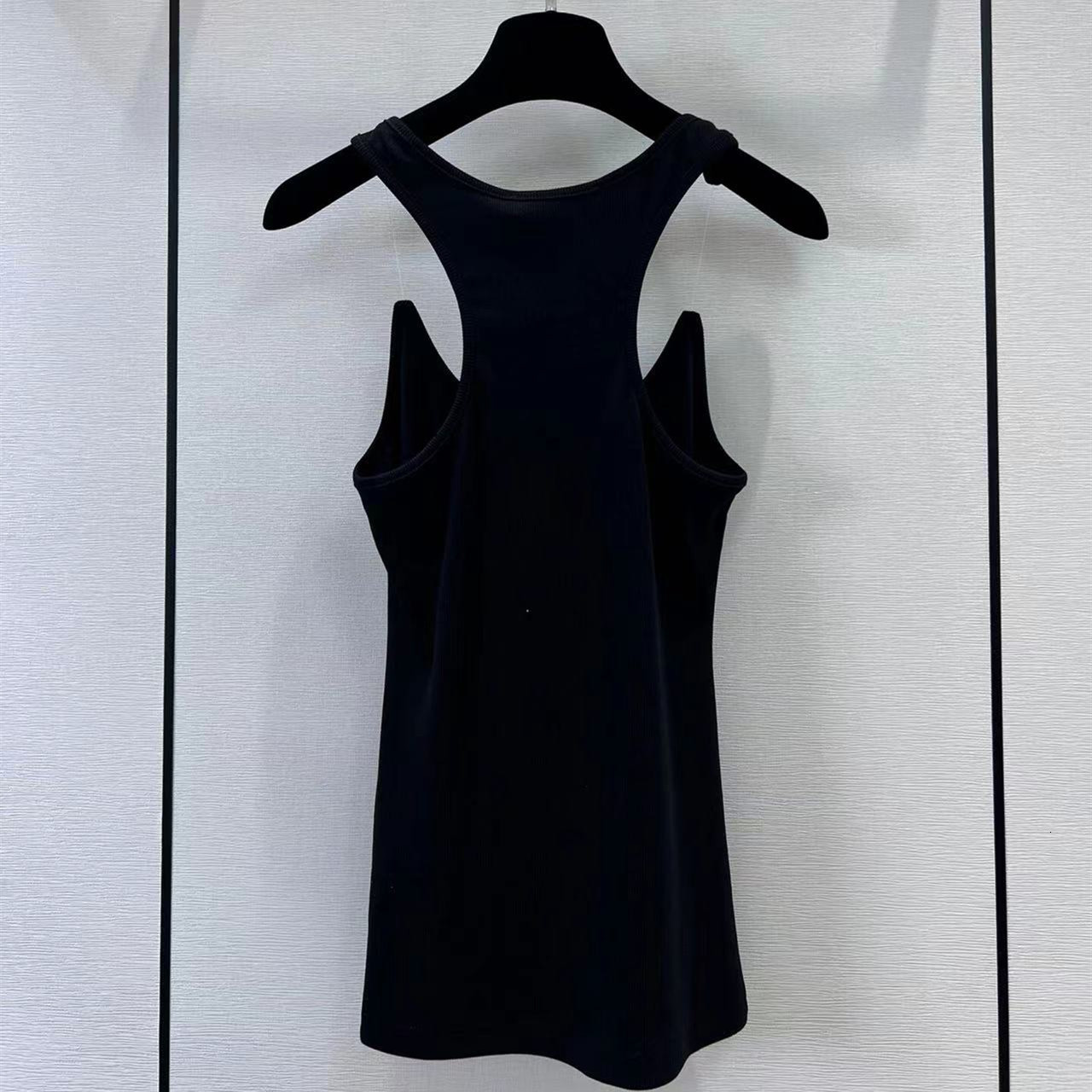 Camisoles Tanks Fashion Women' Highend Brand Sling Original Design Luxury Women Nightclub style Tank Tops Famous Ladie High Quality Trend Vest 230508, Black
Camisoles Tanks Fashion Women' Highend Brand Sling Original Design Luxury Women Nightclub style Tank Tops Famous Ladie High Quality Trend Vest 230508, Black