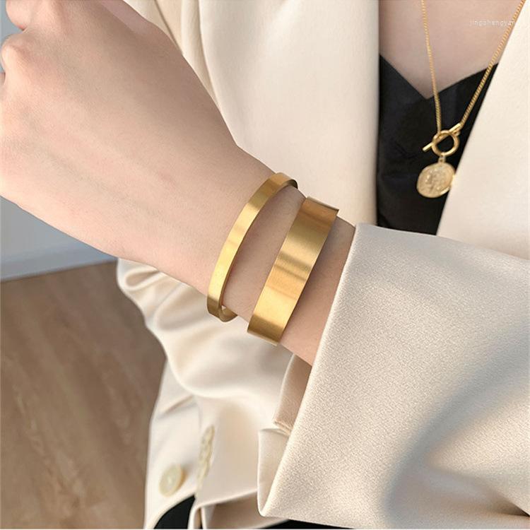 Bangle Europe And America Simple Smooth Gold Titanium Steel 18k Plated Bracelet For Men Women Jewelry Couple
Bangle Europe And America Simple Smooth Gold Titanium Steel 18k Plated Bracelet For Men Women Jewelry Couple