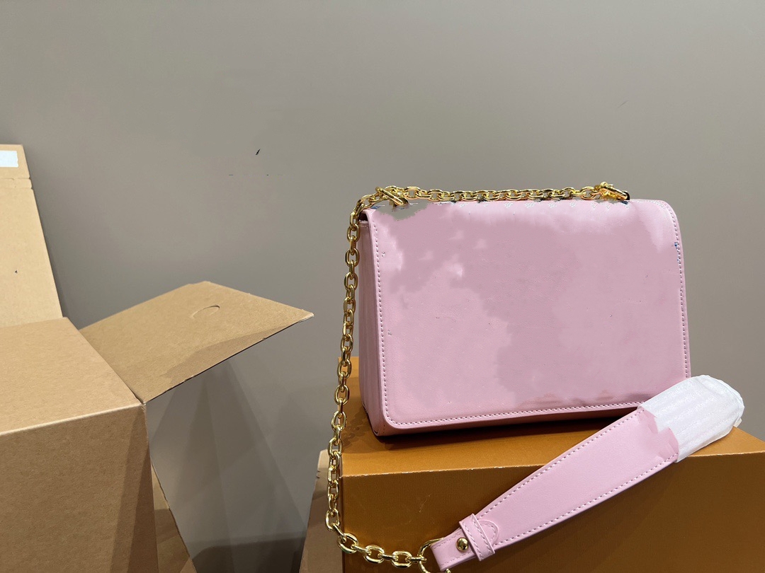 Hot new louiseitys designer bag twist MM vuttonse cosmetic bag high quality handbag shoulder bag tote bags for women crossbody bag women handbags figure women bag
Hot new louiseitys designer bag twist MM vuttonse cosmetic bag high quality handbag shoulder bag tote bags for women crossbody bag women handbags figure women bag