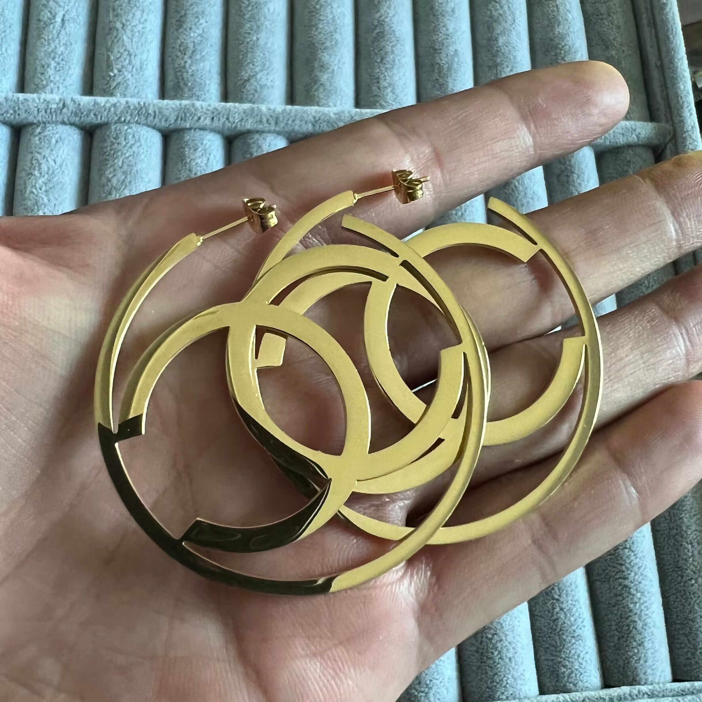 Extravagant large 52mm C hoop dangle fashion 18K gold rose SILVER circle Earrings Hip Hop 316L Stainless steel jewelry for Women Party Wedding Hoops Wholesale
Extravagant large 52mm C hoop dangle fashion 18K gold rose SILVER circle Earrings Hip Hop 316L Stainless steel jewelry for Women Party Wedding Hoops Wholesale