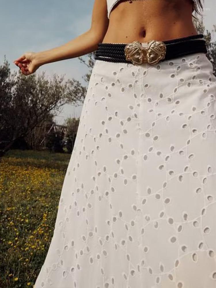 Skirts 2023 Women Summer Cloak Fashion Solid Embroidery Hollow Out Mid-Calf Poplin Female Elegant Skirt Clothing
Skirts 2023 Women Summer Cloak Fashion Solid Embroidery Hollow Out Mid-Calf Poplin Female Elegant Skirt Clothing