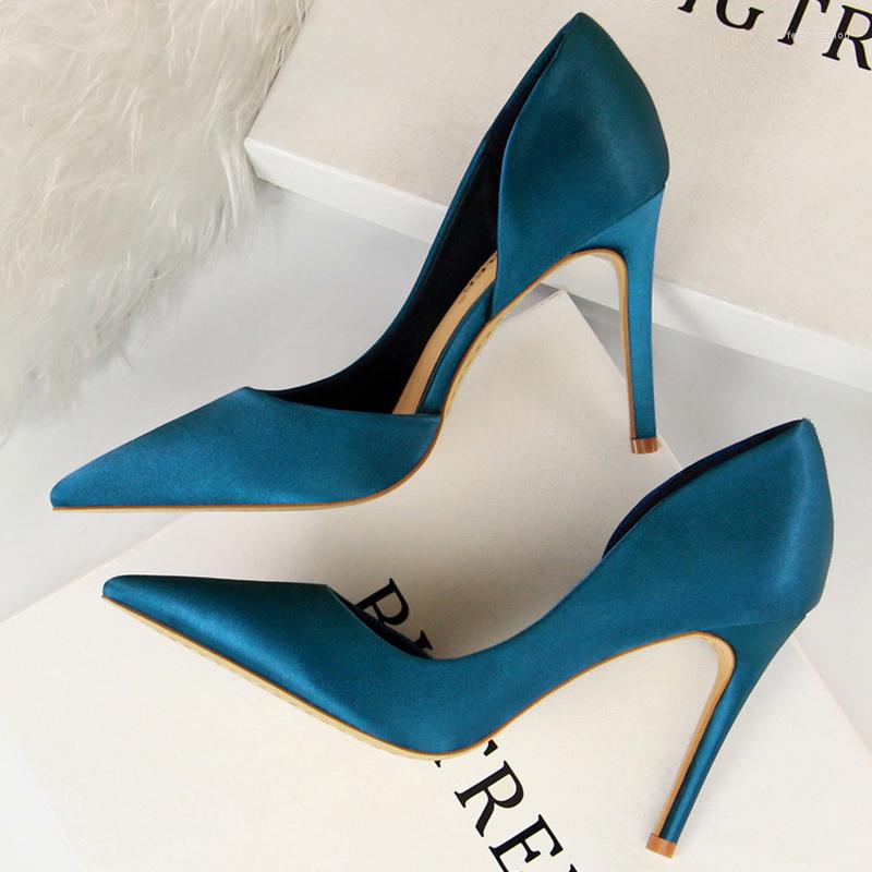 Dress Shoes Elegant Women Black Blue Sliver Heels Silk Pumps Office Ladies 9.5cm High Satin Stiletto Beide Party
Dress Shoes Elegant Women Black Blue Sliver Heels Silk Pumps Office Ladies 9.5cm High Satin Stiletto Beide Party
