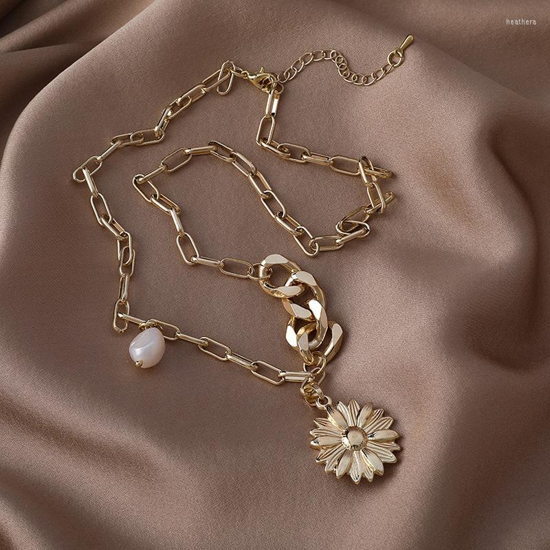 Pendant Necklaces LOVOACC Gold Color Metal Little Daisy Freshwater Pearls Necklace For Women Chunky Chain Asymmetric Jewelry
Pendant Necklaces LOVOACC Gold Color Metal Little Daisy Freshwater Pearls Necklace For Women Chunky Chain Asymmetric Jewelry