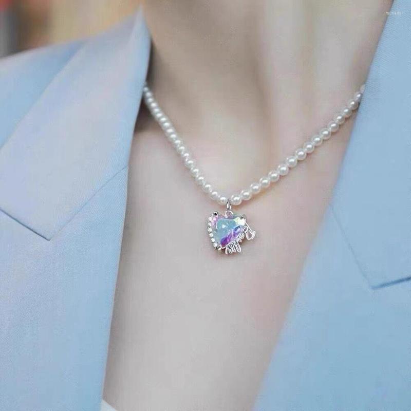Choker Kpop Laser Aurora Transparent Heart Pendant Necklace For Women Sweet Cool Personality Short Chain Pearl Wedding Y2K Jewelry
Choker Kpop Laser Aurora Transparent Heart Pendant Necklace For Women Sweet Cool Personality Short Chain Pearl Wedding Y2K Jewelry