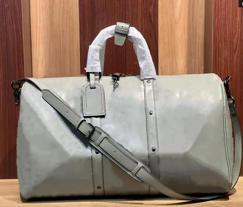 Duffle Bag Travel Luggage Bags with lock Handbag Hand shoulder messenger CrossBody toiletry storage bag's Genuine Leather Embossing Men Women Large Handbags 50cm, With logo size :50*29*23cm
Duffle Bag Travel Luggage Bags with lock Handbag Hand shoulder messenger CrossBody toiletry storage bag's Genuine Leather Embossing Men Women Large Handbags 50cm, With logo size :50*29*23cm
