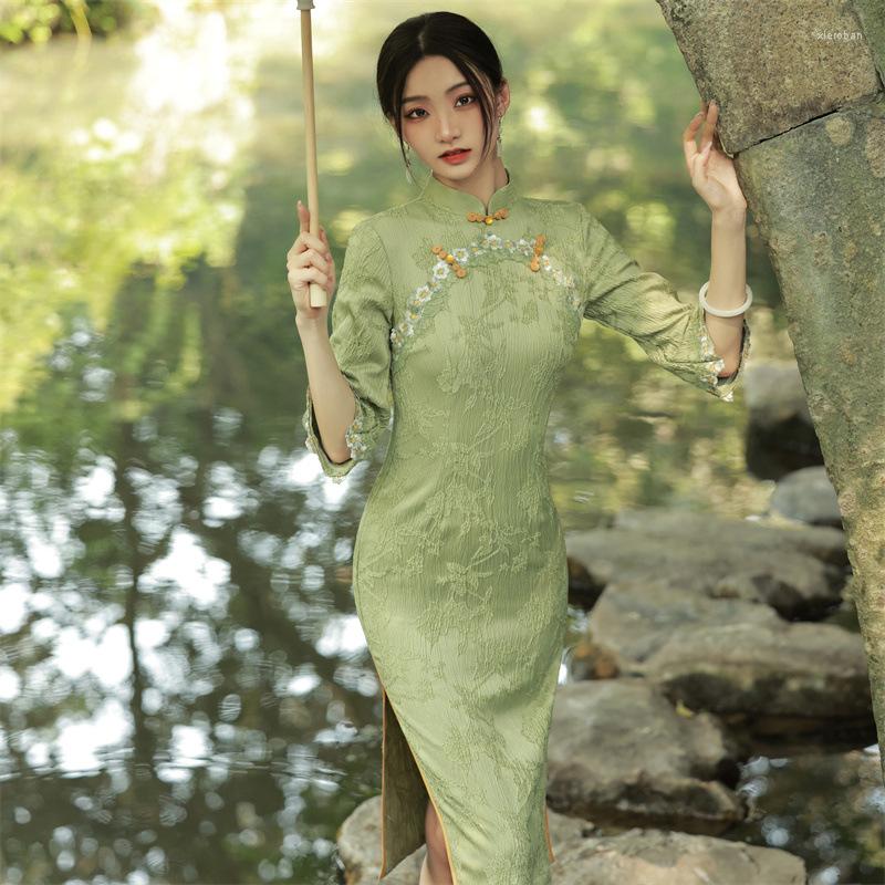Ethnic Clothing Chinese Traditional Dress Women 3/4 Sleeve Winter China Style Side Slit Hollow Out Cheongsam Qipao
Ethnic Clothing Chinese Traditional Dress Women 3/4 Sleeve Winter China Style Side Slit Hollow Out Cheongsam Qipao