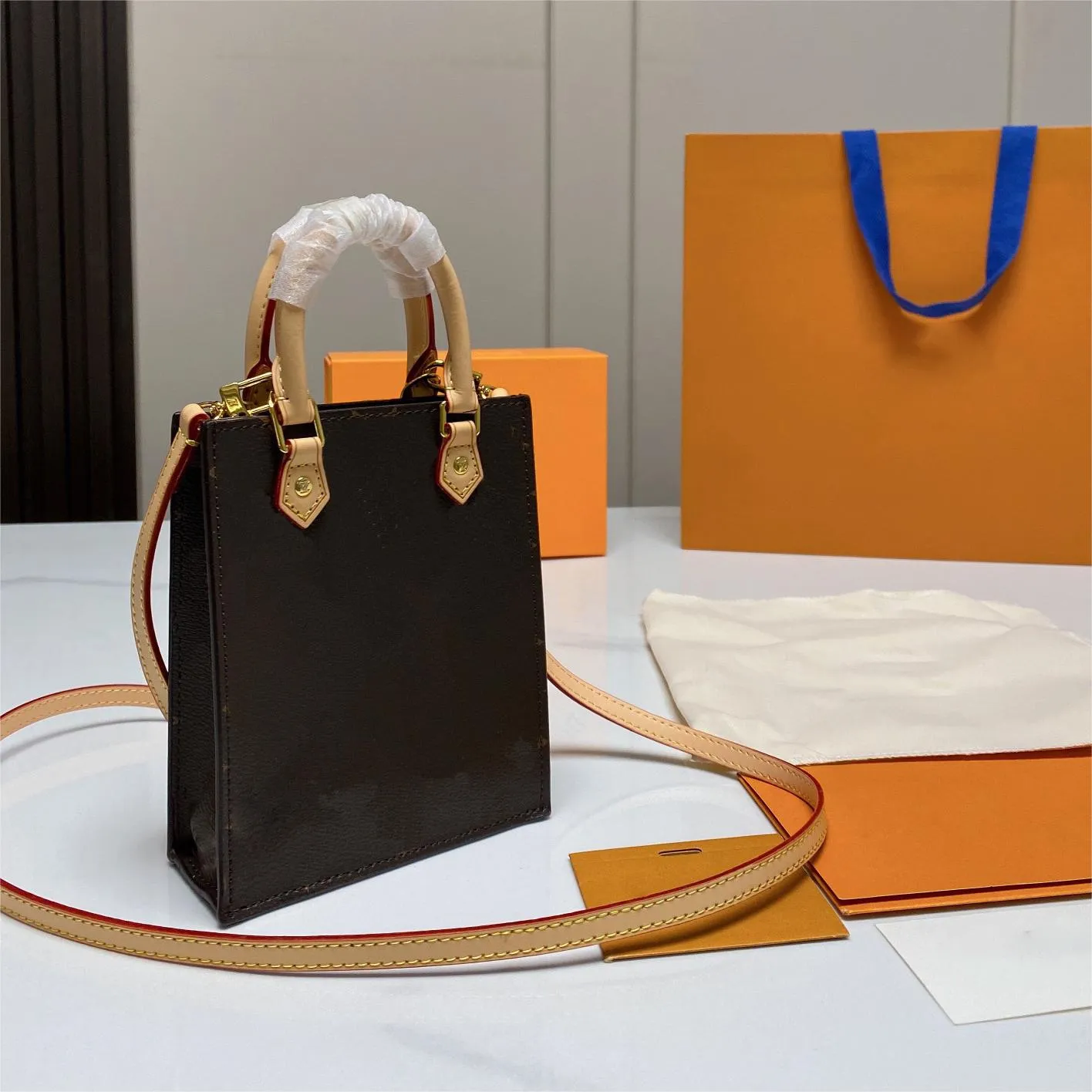 Designer Handbag 81295 Detachable and Adjustable Shoulder Strap Mini Tote New Sheet 2023 Designer Music Bags Delicate Compact Single Shoulder Crossbody Bag, 14*17cm_minitote
Designer Handbag 81295 Detachable and Adjustable Shoulder Strap Mini Tote New Sheet 2023 Designer Music Bags Delicate Compact Single Shoulder Crossbody Bag, 14*17cm_minitote