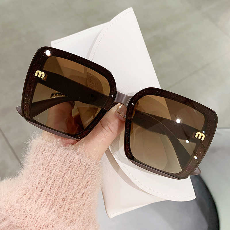2023 Stepping into the Fashion Trend with Square Sparkling Pink Frame Advanced Sensory for Men and Women's UV Protection Sunglasses
2023 Stepping into the Fashion Trend with Square Sparkling Pink Frame Advanced Sensory for Men and Women's UV Protection Sunglasses