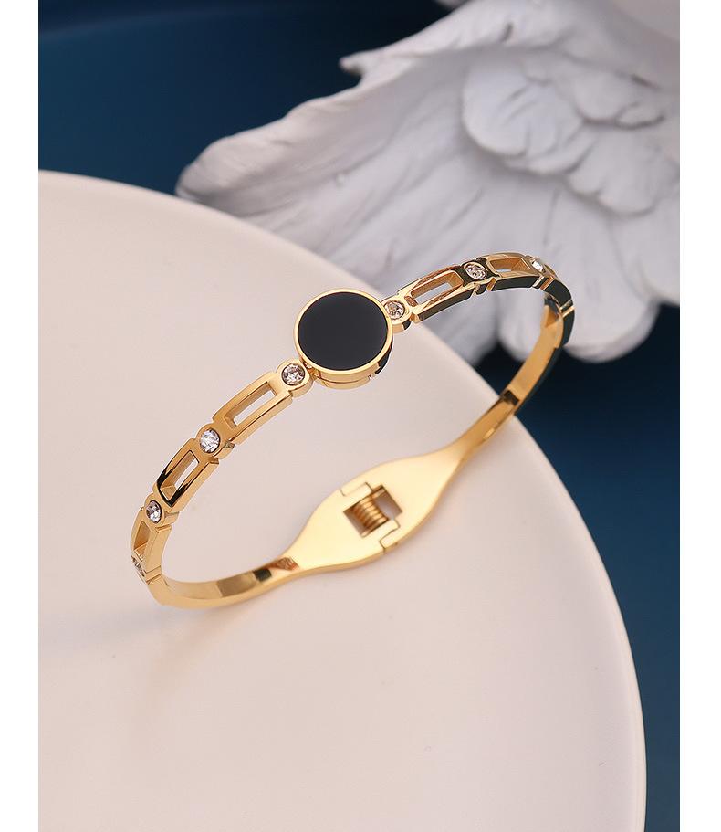 Bangle Fashion Selling Stainless Steel Jewelry Black Shell Hollow Crystal Spring Open Bracelet For Women Love Gifts WholesaleBangle
Bangle Fashion Selling Stainless Steel Jewelry Black Shell Hollow Crystal Spring Open Bracelet For Women Love Gifts WholesaleBangle