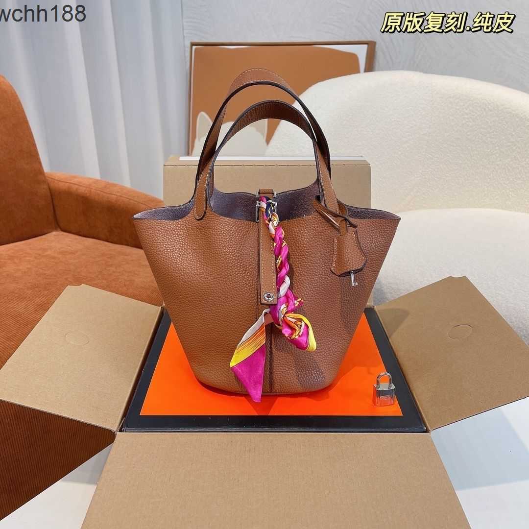 Top Bags Basket Leather 2023 Picotin Tote h Locks Layer Cow Bag Handle Palm Designer Lychee Grain Basket Women's Bucket Handbag 8wqu, Bright red
Top Bags Basket Leather 2023 Picotin Tote h Locks Layer Cow Bag Handle Palm Designer Lychee Grain Basket Women's Bucket Handbag 8wqu, Bright red
