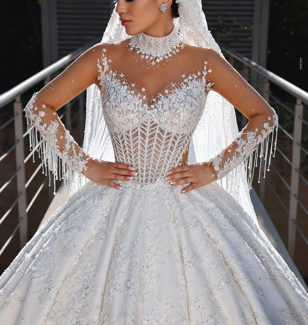 Luxury Ball Gown Wedding Dresses Long Sleeves V Neck Halter Sequins Applique Ruffles Bridal Gowns Beads Zipper Formal Dress Plus Size Custom Made Vest