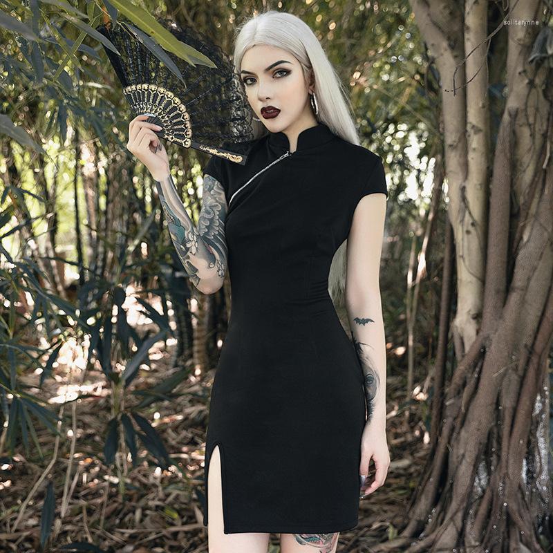 Casual Dresses Gothic Sexy Black Zipper Short Sleeve Bodycon Split Summer Mini Dress Women Punk Chinese Style Cheongsam Vintage Party
Casual Dresses Gothic Sexy Black Zipper Short Sleeve Bodycon Split Summer Mini Dress Women Punk Chinese Style Cheongsam Vintage Party