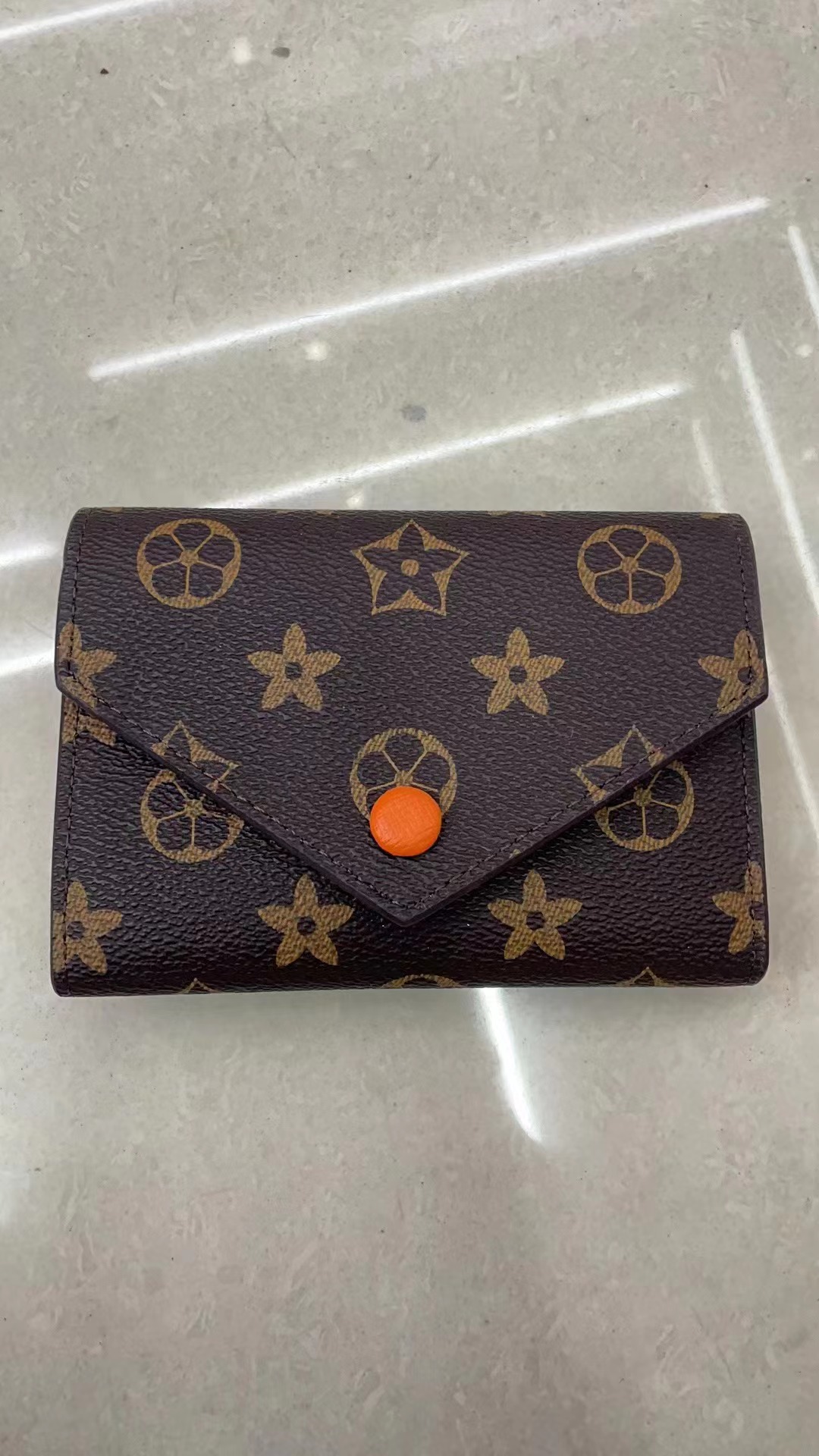 2023 New Doudou Short Wallet Designer Women's One Shoulder Oblique Cross Handheld Coin Bag with High Quality with Box, Red
2023 New Doudou Short Wallet Designer Women's One Shoulder Oblique Cross Handheld Coin Bag with High Quality with Box, Red