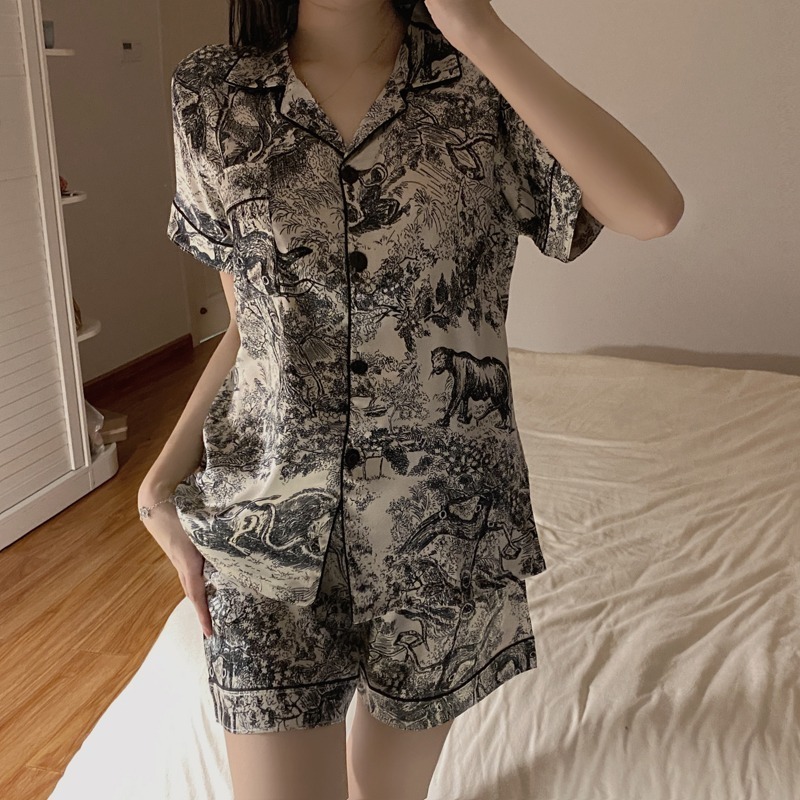 Women's Sleepwear Summer Women Pajamas Set Vneck Short Sleeve Printing Plus Size Nightwear Female Pyjamas 230508
Women's Sleepwear Summer Women Pajamas Set Vneck Short Sleeve Printing Plus Size Nightwear Female Pyjamas 230508