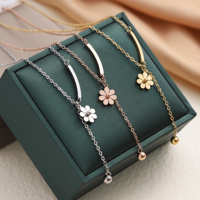 Chains 2023 Design Whole Body Titanium Steel Daisy Tassel Necklace Clavicle Chain For Women Jewelry.
Chains 2023 Design Whole Body Titanium Steel Daisy Tassel Necklace Clavicle Chain For Women Jewelry.