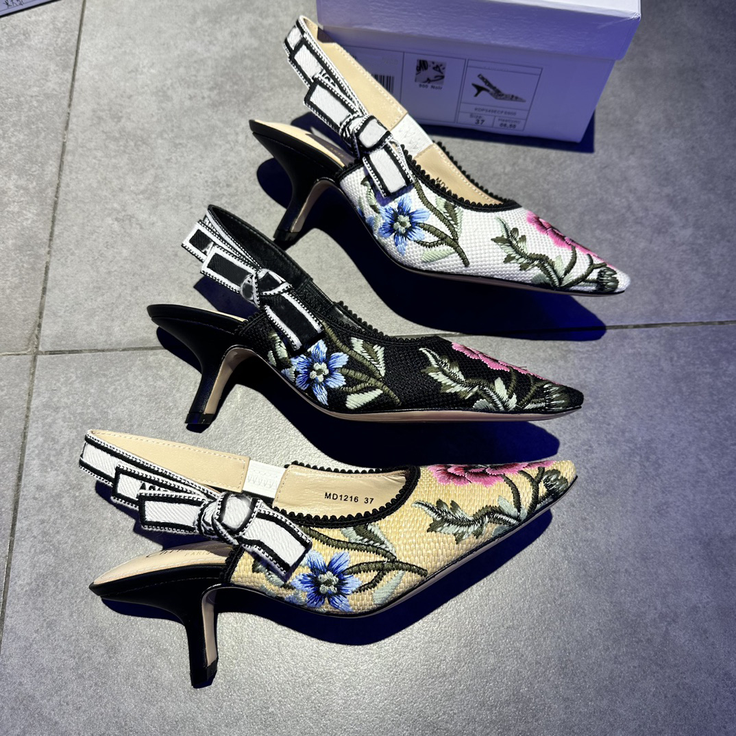 Classic fashion ladies sandals Designer shoes Top quality supplier Formal occasion wear Luxury slim high heels Back space Pointed toe Large size 35-42 Packed with box, 4#
Classic fashion ladies sandals Designer shoes Top quality supplier Formal occasion wear Luxury slim high heels Back space Pointed toe Large size 35-42 Packed with box, 4#
