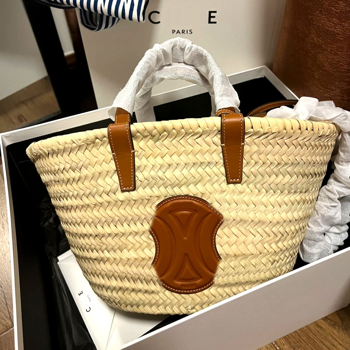 Mens TRIOMPHE classic basket Bag for Womens clutch celins Beach handbag Designer Raffia Crossbody summer travel hand bag luxury tote Straw weave bucket Shoulder bag, 1-brown
Mens TRIOMPHE classic basket Bag for Womens clutch celins Beach handbag Designer Raffia Crossbody summer travel hand bag luxury tote Straw weave bucket Shoulder bag, 1-brown