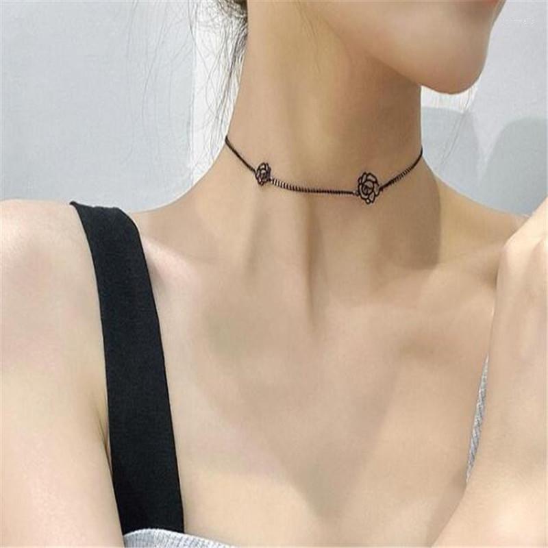 Pendant Necklaces Temperament Hollow Out Flowers Choker Necklace Simple Fashion Clavicle Chain Accessories Friends Party Jewelry
Pendant Necklaces Temperament Hollow Out Flowers Choker Necklace Simple Fashion Clavicle Chain Accessories Friends Party Jewelry