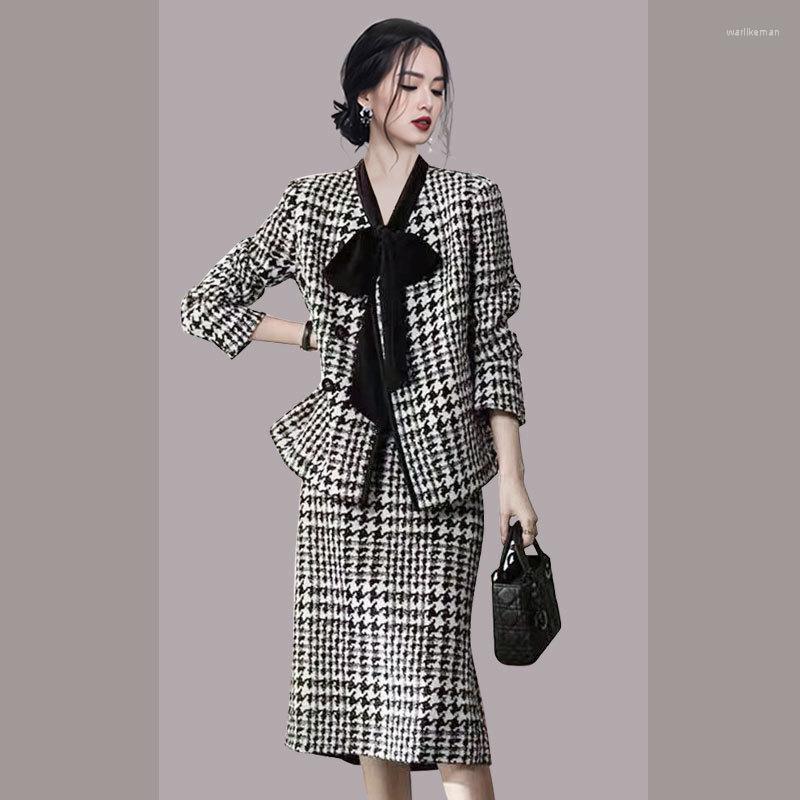 Skirts 2023 Autumn And Winter Ladies Houndstooth Coat Temperament Western-Style Slim Skirt Two-Piece Suit, Clear
Skirts 2023 Autumn And Winter Ladies Houndstooth Coat Temperament Western-Style Slim Skirt Two-Piece Suit, Clear