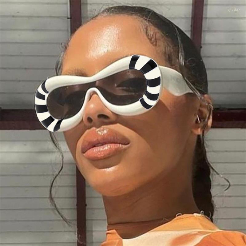 Sunglasses In Stripe Oval For Men Women 2023 Fashion Retro Brand Design Shades Eyewear Female Candy Color Goggle Sun Glasses 
Sunglasses In Stripe Oval For Men Women 2023 Fashion Retro Brand Design Shades Eyewear Female Candy Color Goggle Sun Glasses
