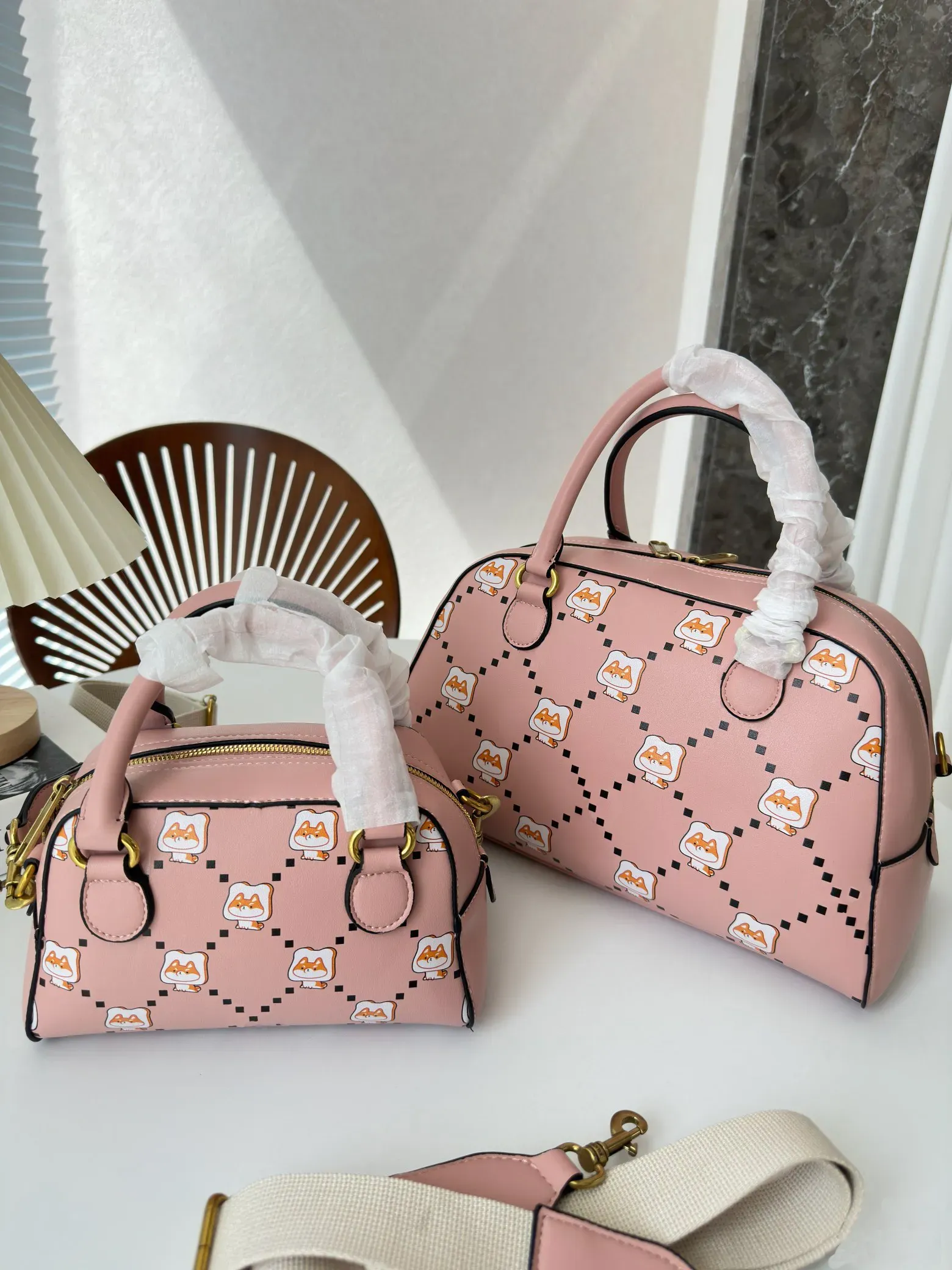 2023 New Bowling Bag Genuine leather wallet handbag Womens handbags Top handle One shoulder bags crossbody bag, Pink
2023 New Bowling Bag Genuine leather wallet handbag Womens handbags Top handle One shoulder bags crossbody bag, Pink