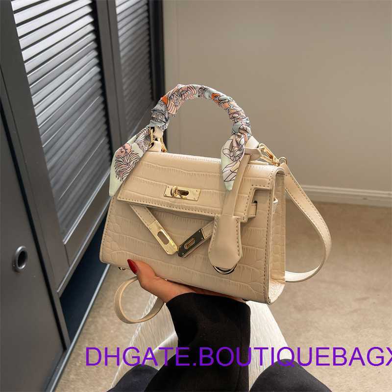 Designer Hremm Kelys's Bags for sale Small New Trendy and Advanced One Shoulder Women's Silk Scarf Crossbody Versatile INS Fashionable Handbag Have Real Logo, White
Designer Hremm Kelys's Bags for sale Small New Trendy and Advanced One Shoulder Women's Silk Scarf Crossbody Versatile INS Fashionable Handbag Have Real Logo, White