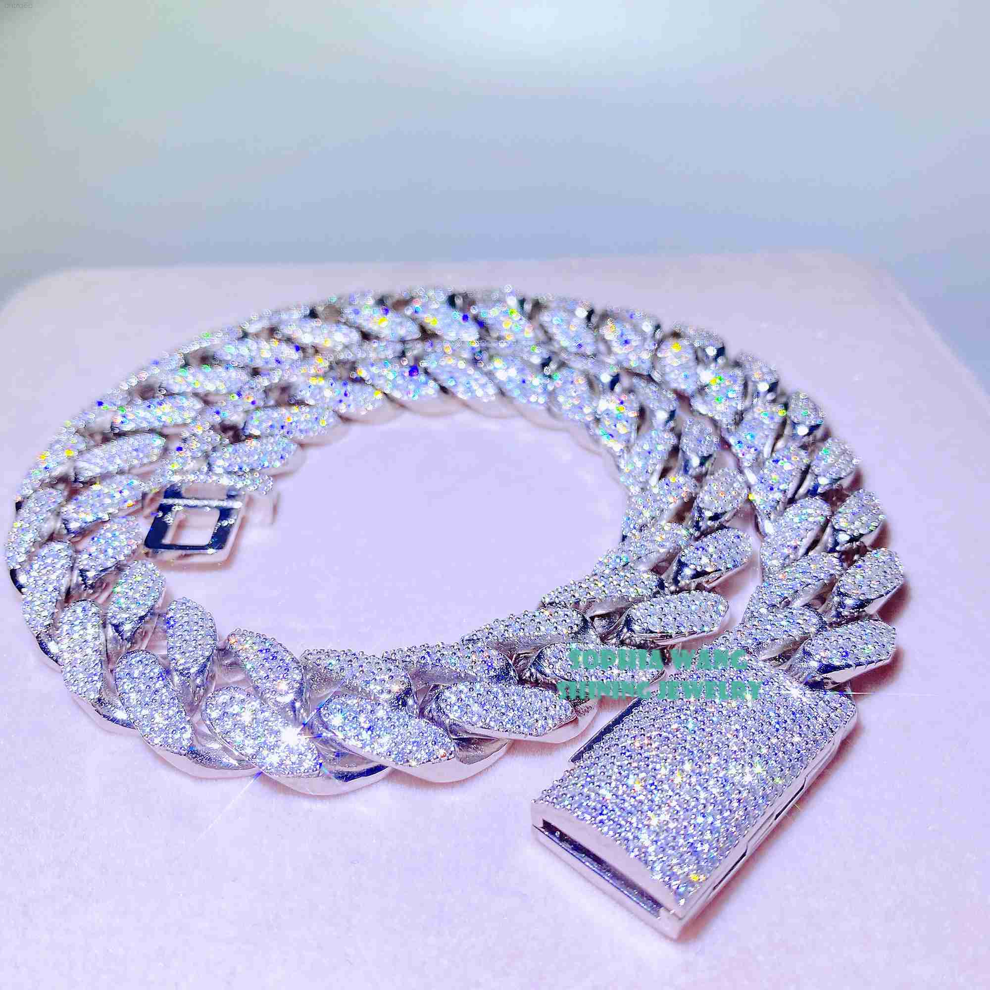 Hip Hop Iced Out Pass Diamond Tester 3rows 18mm Thick Heavy Solid Honeycomb Vvs Miami Moissanite Cuban Chain
Hip Hop Iced Out Pass Diamond Tester 3rows 18mm Thick Heavy Solid Honeycomb Vvs Miami Moissanite Cuban Chain