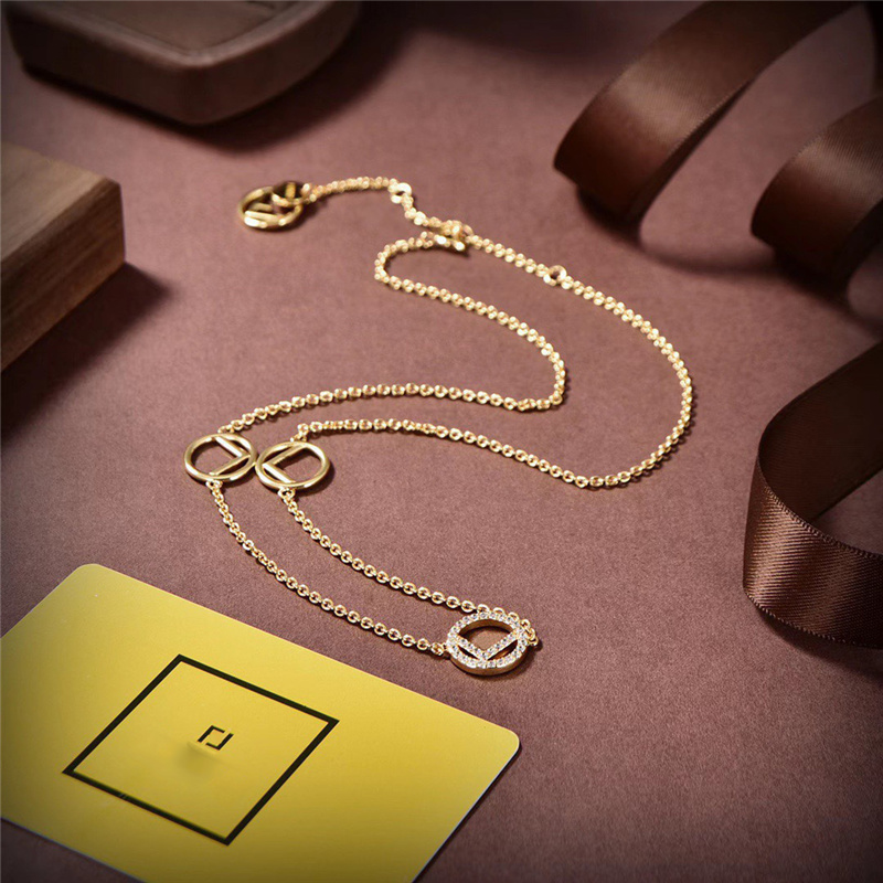 Women jewellery Luxury Brand Designer Pendants Necklaces Stainless Steel Necklaces Jewelry for Women Gift love pearl Anniversary
Women jewellery Luxury Brand Designer Pendants Necklaces Stainless Steel Necklaces Jewelry for Women Gift love pearl Anniversary