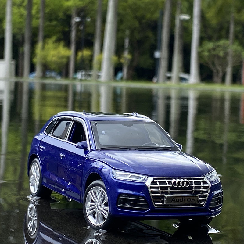 Diecast Model 1 32 AUDI Q5 SUV Alloy Car Model Diecast Toy Vehicles Metal Toy Car Model High Simulation Sound Light Collection Kids Toy Gift 230509