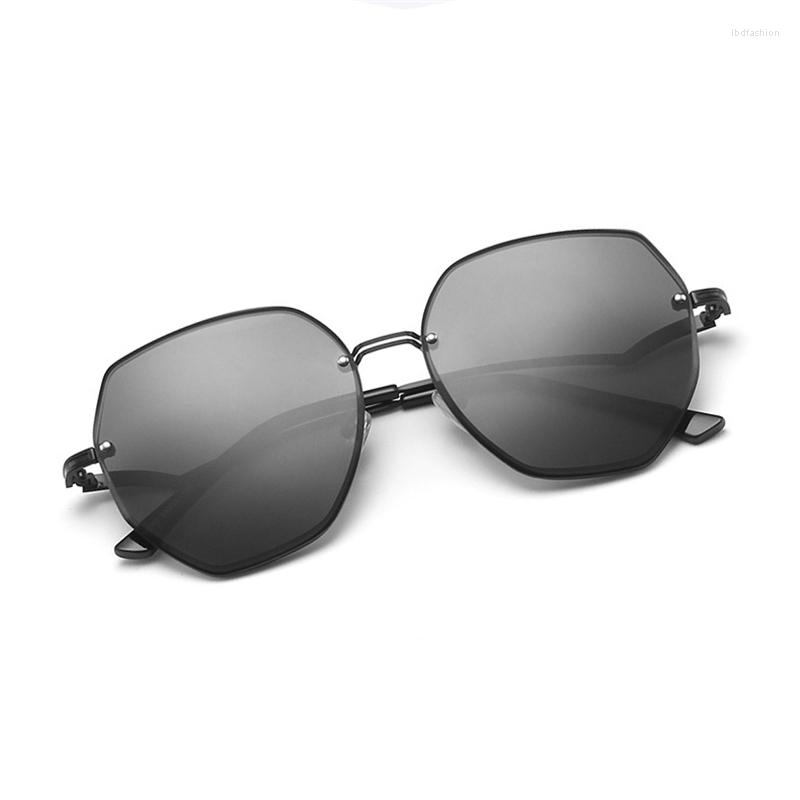 Sunglasses Fashion Rimless Personality Irregular Cut-edge Women Wave Legs Metal Tide Ladies Street Driving Glasse
Sunglasses Fashion Rimless Personality Irregular Cut-edge Women Wave Legs Metal Tide Ladies Street Driving Glasse