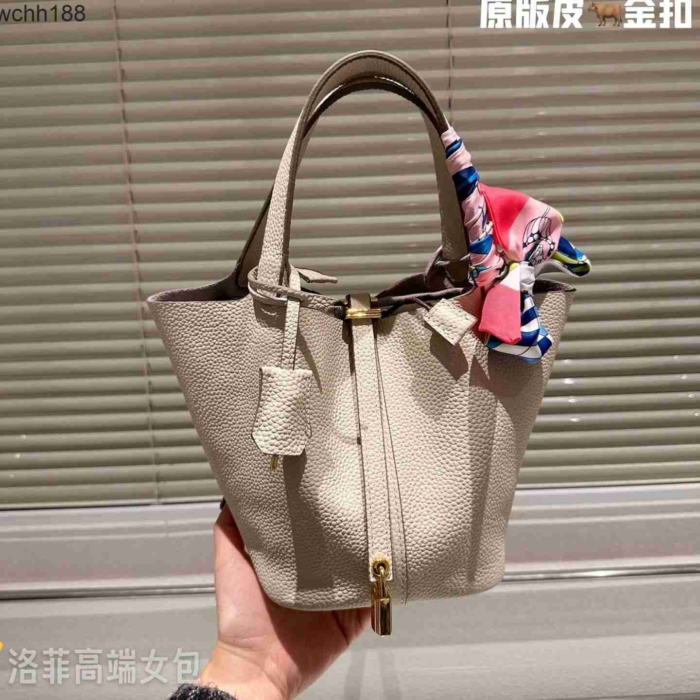Bags Top Leather 2023 Locks Bag Basket Designer Layer Cowhide Women's Tote Bucket Lightweight Picotin High Handbag 18cm Fjyc, Black (silver buckle)
Bags Top Leather 2023 Locks Bag Basket Designer Layer Cowhide Women's Tote Bucket Lightweight Picotin High Handbag 18cm Fjyc, Black (silver buckle)